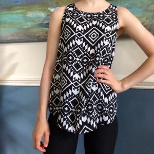 Black/White Patterned Top